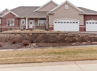 1505 Huntington Hills Dr, Marion, IA 52302