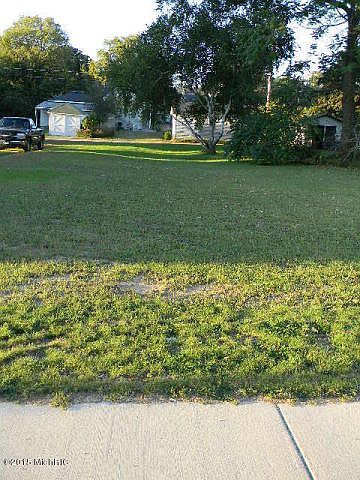 1st image of 321 E Dowland St