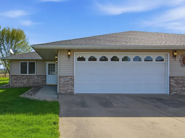 1709 Hiawatha Dr E, Wabasha, MN 55981