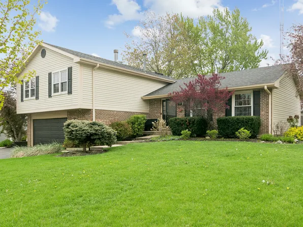 715 Fieldstone Cir, Lake Zurich, IL 60047