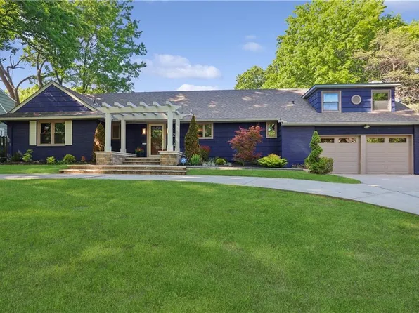 1214 W Gregory Blvd, Kansas City, MO 64114