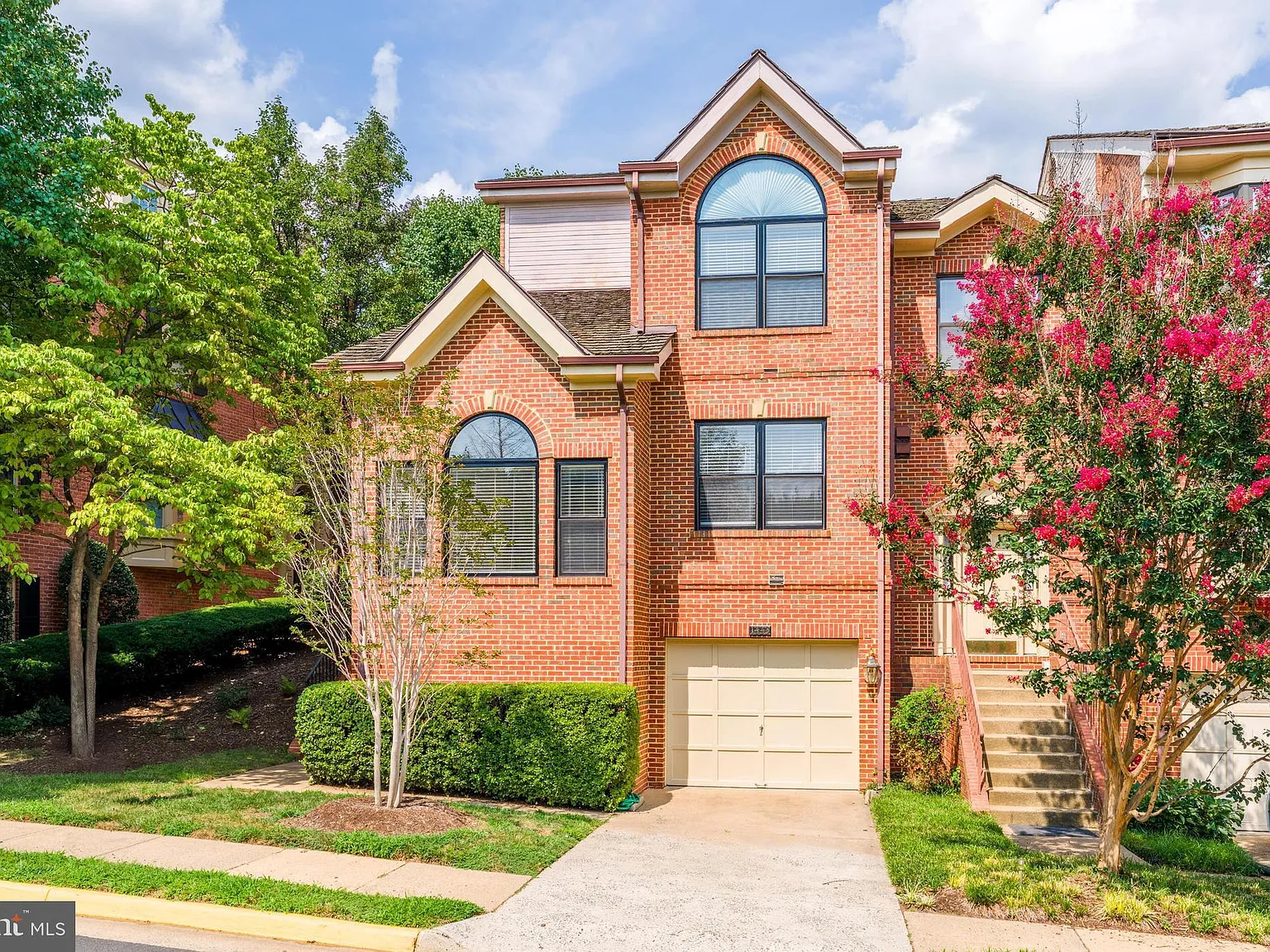 3 bed, 3.5 bath, 1928 sqft, $5,000 — Photo 1
