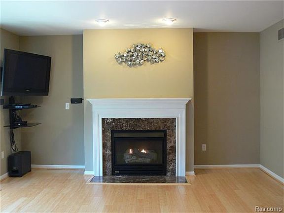 5th image of 1409 Anne Dr #1