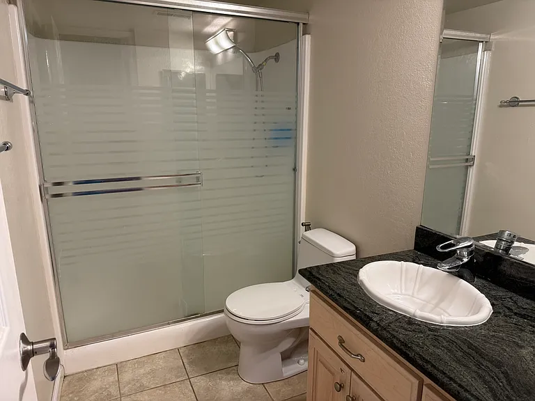 Bathroom2 (Floor1)