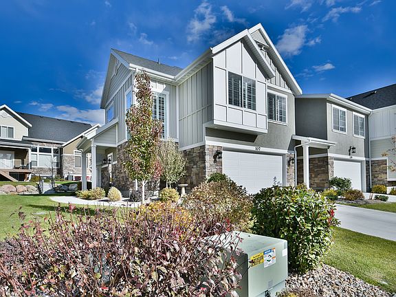 3rd image of 107 E Mansonia Dr