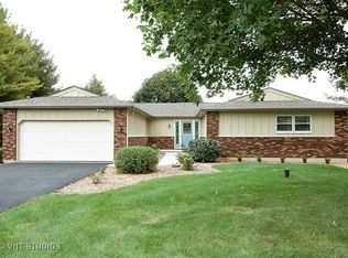9N273 Oak Tree Ln, Elgin, IL 60124