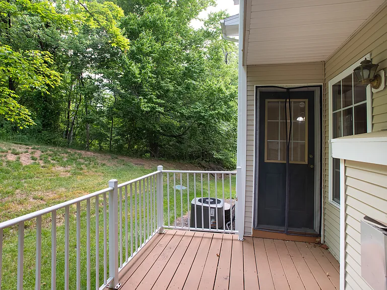 106 Wallace Ct — Photo 12