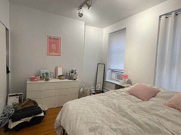 3rd image of 415 W 52nd St APT 2B