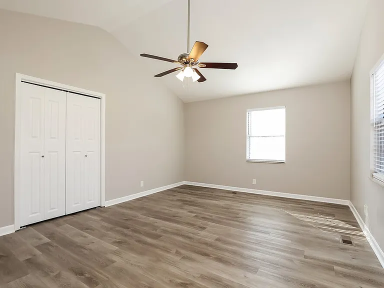 812 Dresden Ct — Photo 12