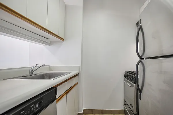 Sold by Bond New York | media 19
