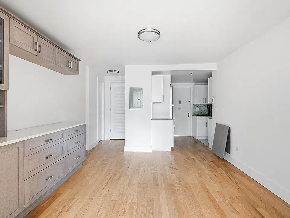 784 Columbus Ave #6L