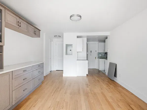 784 Columbus Avenue image 1 of 8