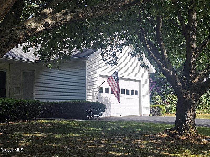 4th image of 12 Lancestire Drive