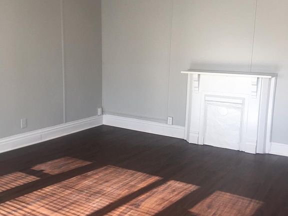 3rd image of 2727 Bank St