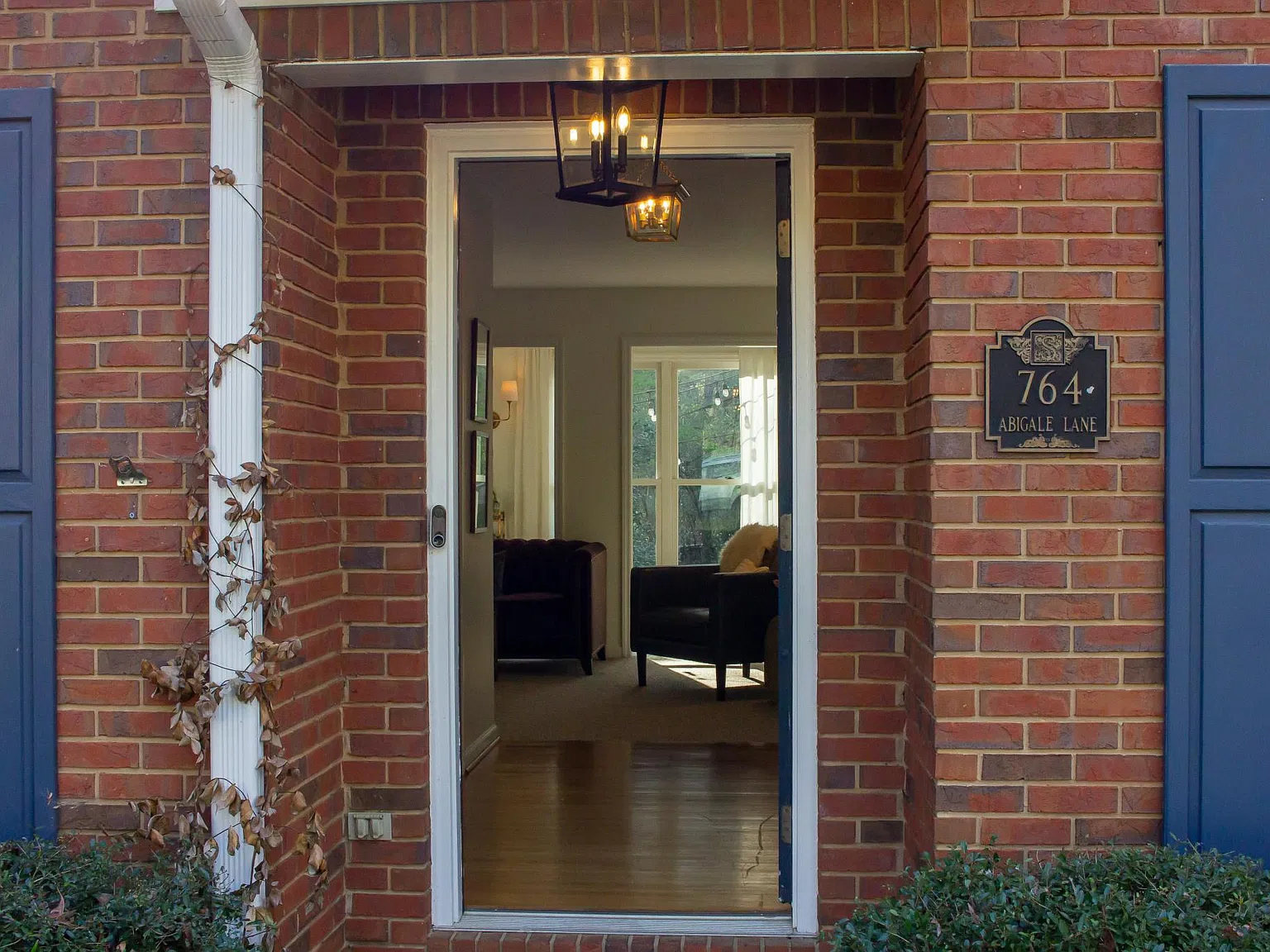 3 bed, 1840 sqft, $2,500 — Photo 3