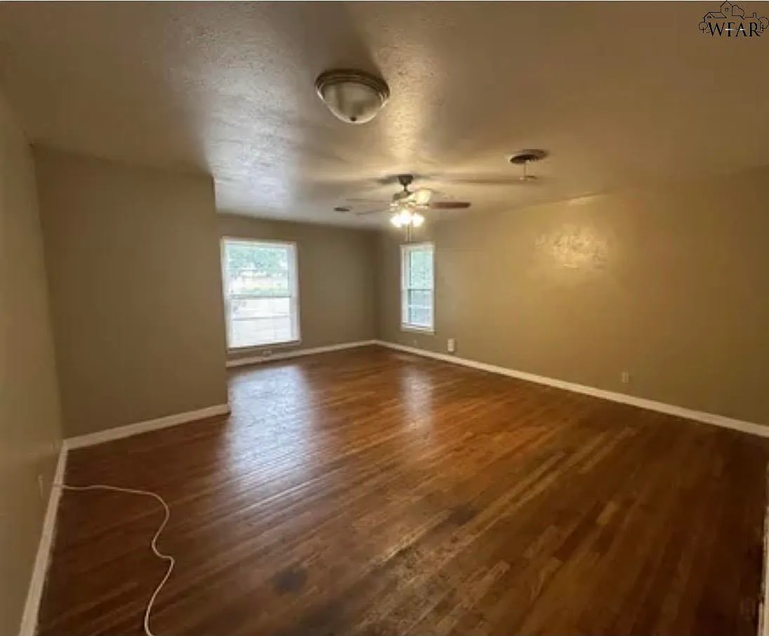 2 bed, 1.0 bath, 1044 sqft, $1,250 — Photo 3