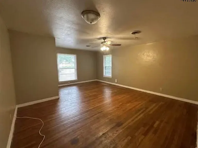 2612 Fairway Dr — Photo 3