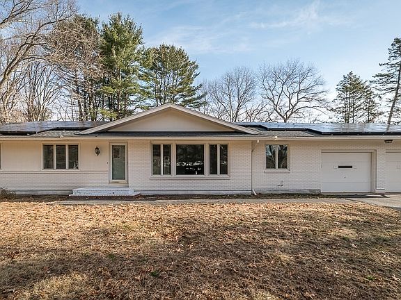 3rd image of 130 Blueberry Ln