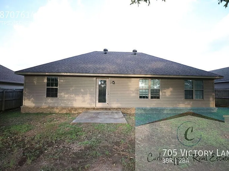 705 Victory Ln — Photo 2