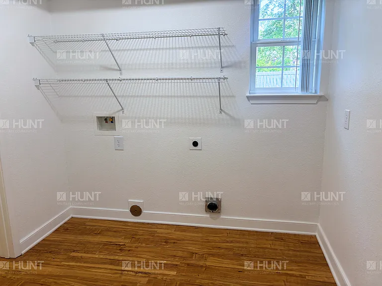313 Willow Ln — Photo 6