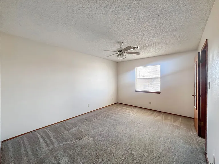 729-735 East Aspen Street — Photo 8