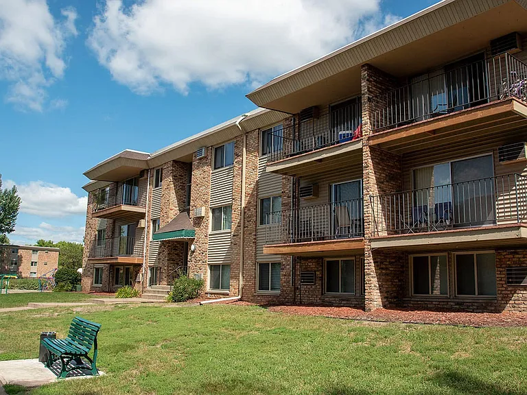 River Pointe — Photo 18