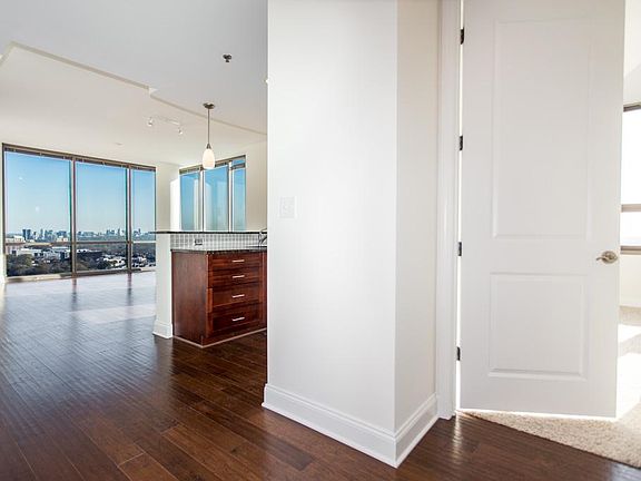 3rd image of 270 17th St NW Unit 2702