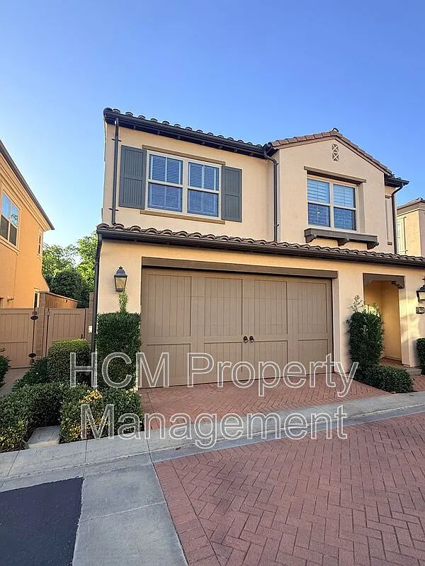 3 bed, 2.5 bath, 1970 sqft, $5,250 — Photo 2