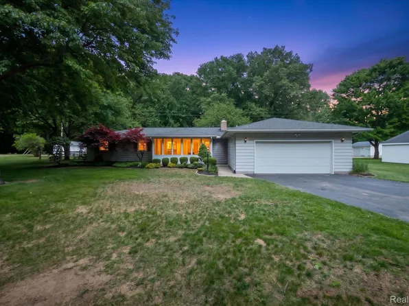 2083 Wells Rd, Dundee, MI 48131