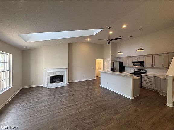 3rd image of 202 Cutler Ln