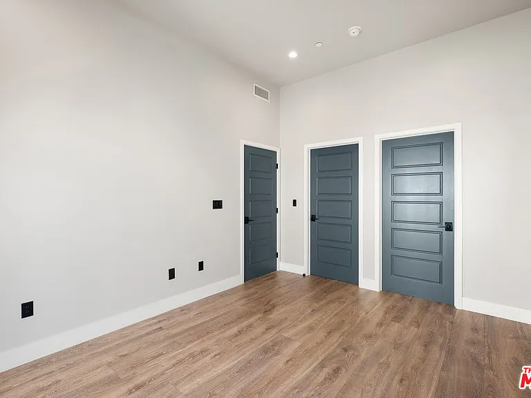 1253 S Plymouth Blvd — Photo 12