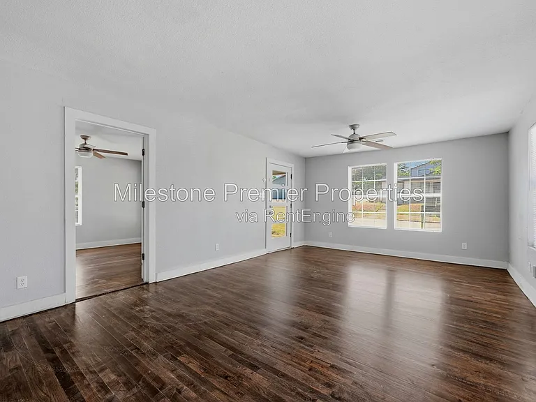 215 W Walker St — Photo 7