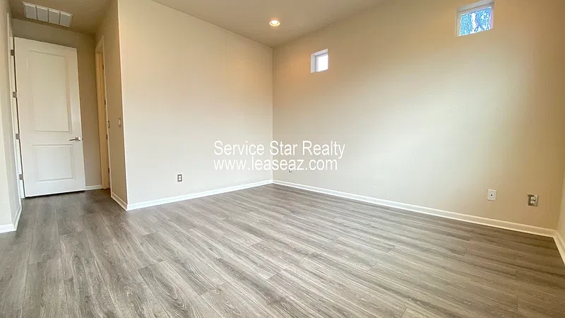 3 bed, 2.0 bath, 1317 sqft, $2,465 — Photo 2