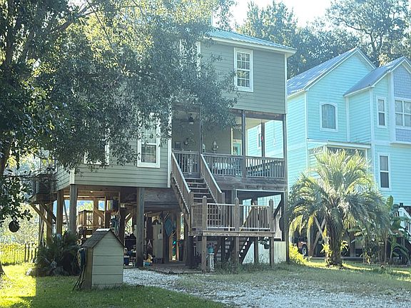 3rd image of 9814 Bay Rd N