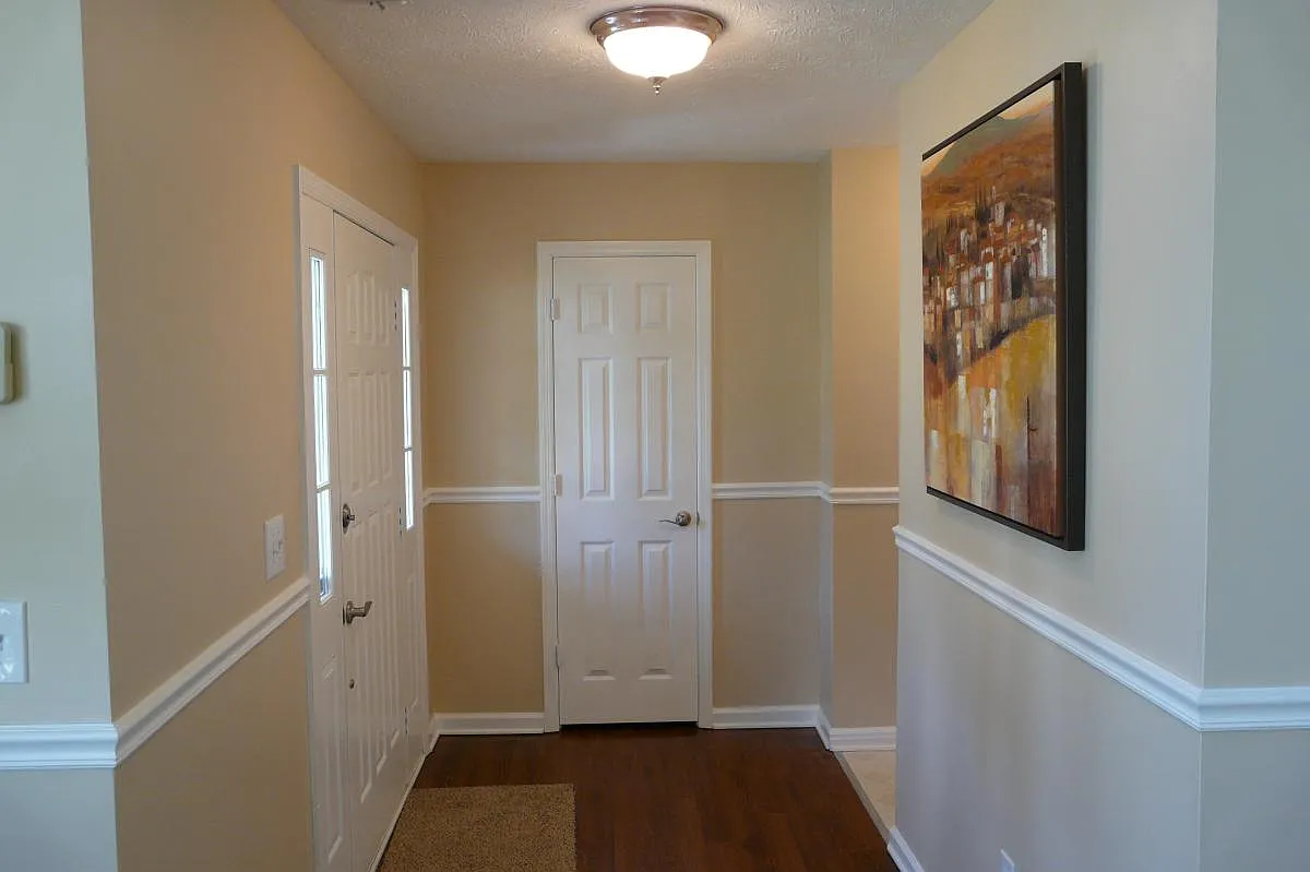 4 bed, 2.5 bath, 2300 sqft, $2,995 — Photo 3