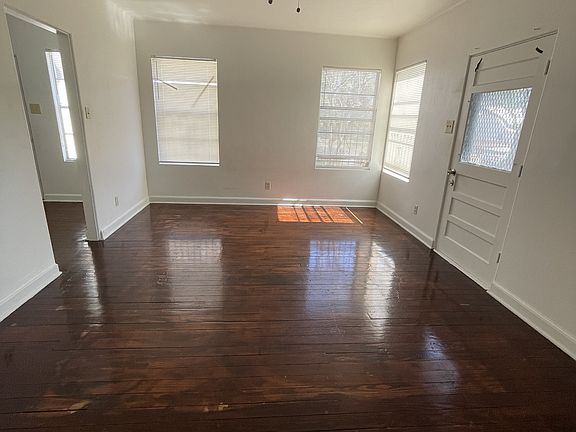 2nd image of 326 E Mistletoe Ave #3