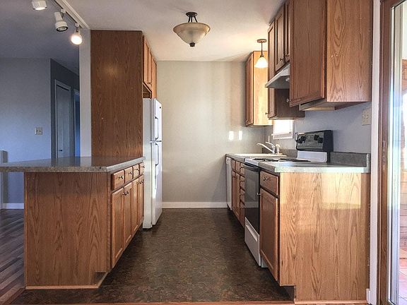 3rd image of 901 Montana St
