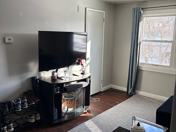 4th image of 25 Shirley Ln #7C