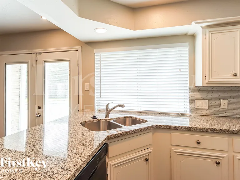 21407 Park Downe Ln — Photo 4