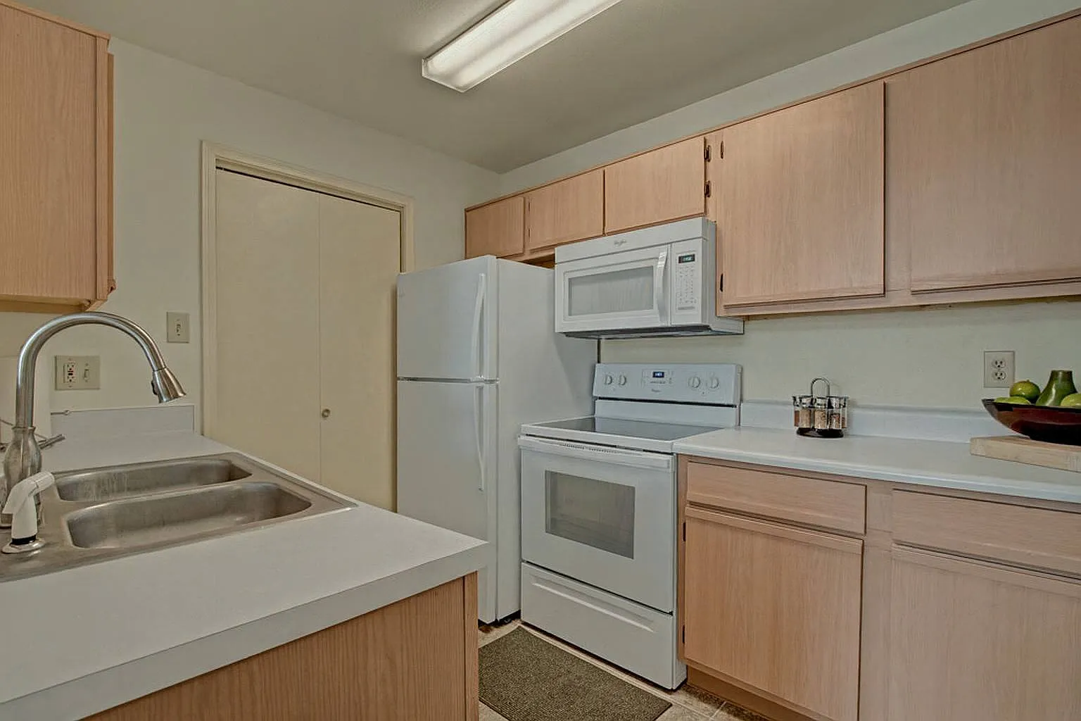 St. James Place — Photo 2