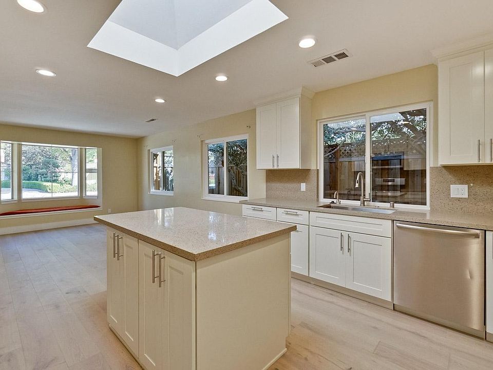 1st image of 189 Lois Ln