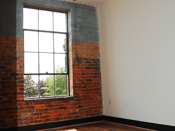 3rd image of 111 W Washington St #104