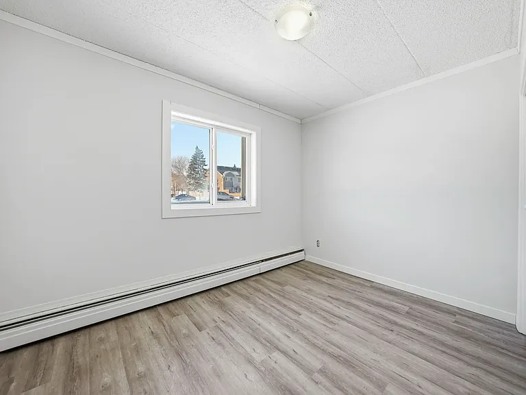 27 Vaughn St — Photo 31