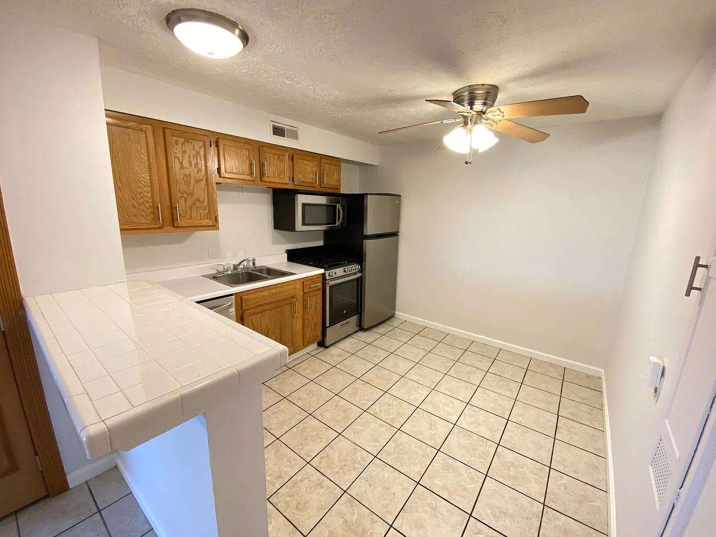 Summit St 1770 1770 — Photo 3