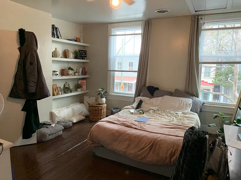 323 S Laurel St — Photo 3