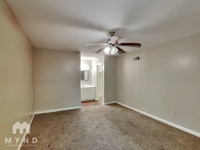 2406 Jenwood St — Photo 11