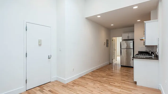 Rented by Nooklyn NYC LLC | media 65