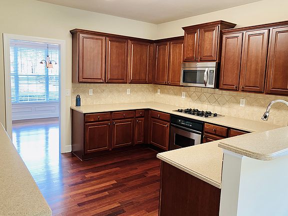 3rd image of 3375 The Commons Dr
