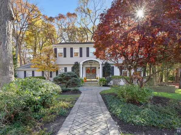 2 Fox Hill Rd, Montvale, NJ 07645