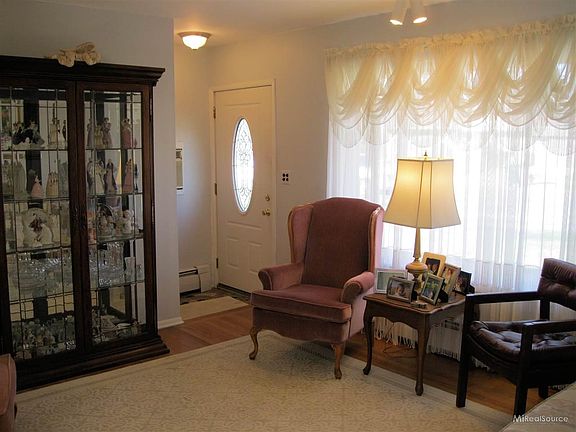 5th image of 8488 Leslie Dr